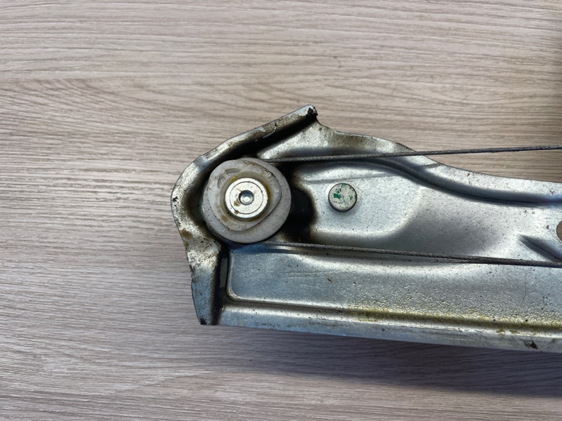 Стеклоподъемник    двери