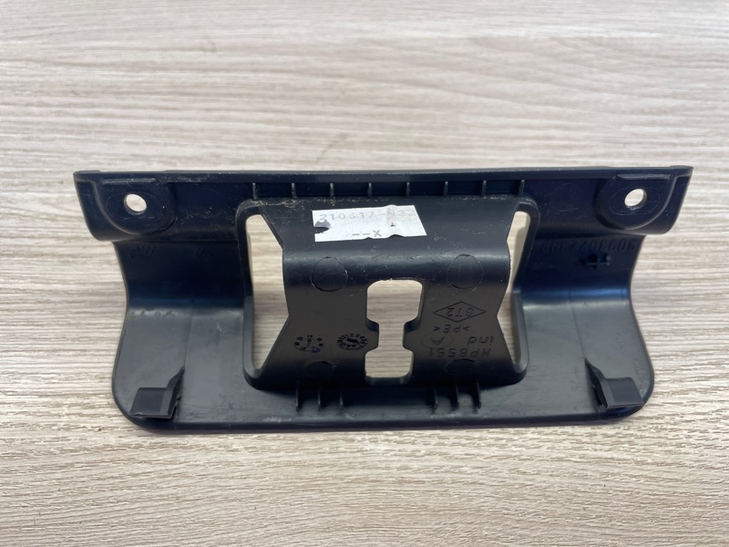 Накладка замка багажника