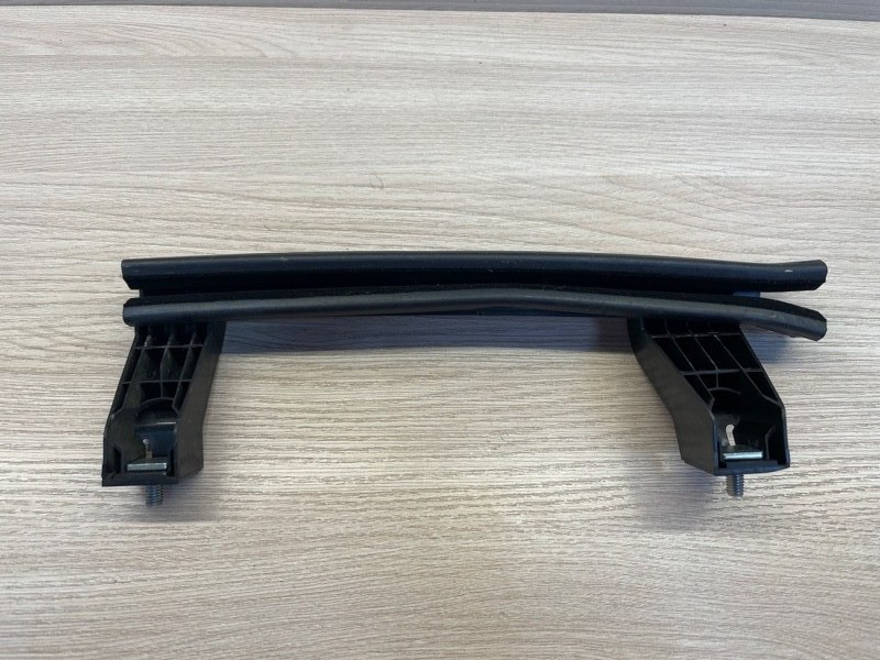 Направляющая стекла     двери