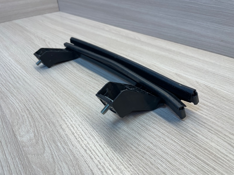 Направляющая стекла     двери