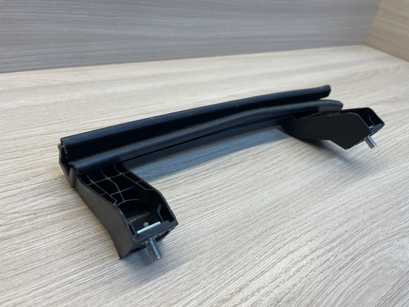 Направляющая стекла     двери