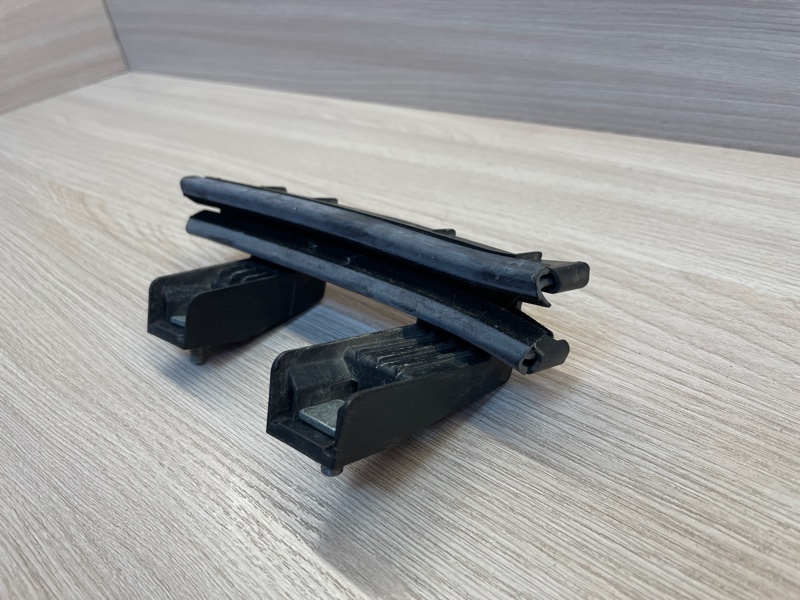 Направляющая стекла     двери