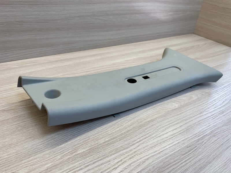 Обшивка средней стойки