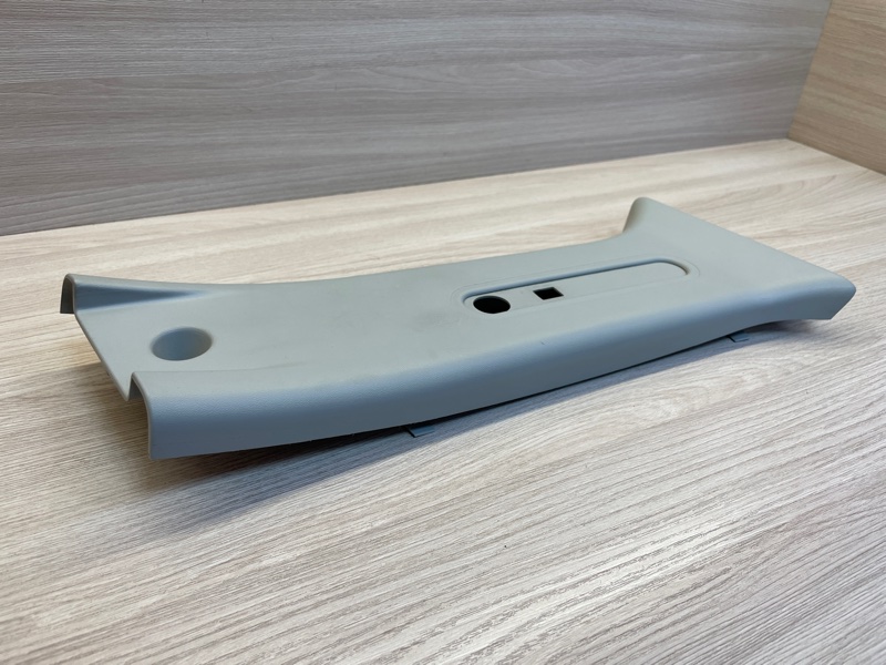 Обшивка средней стойки