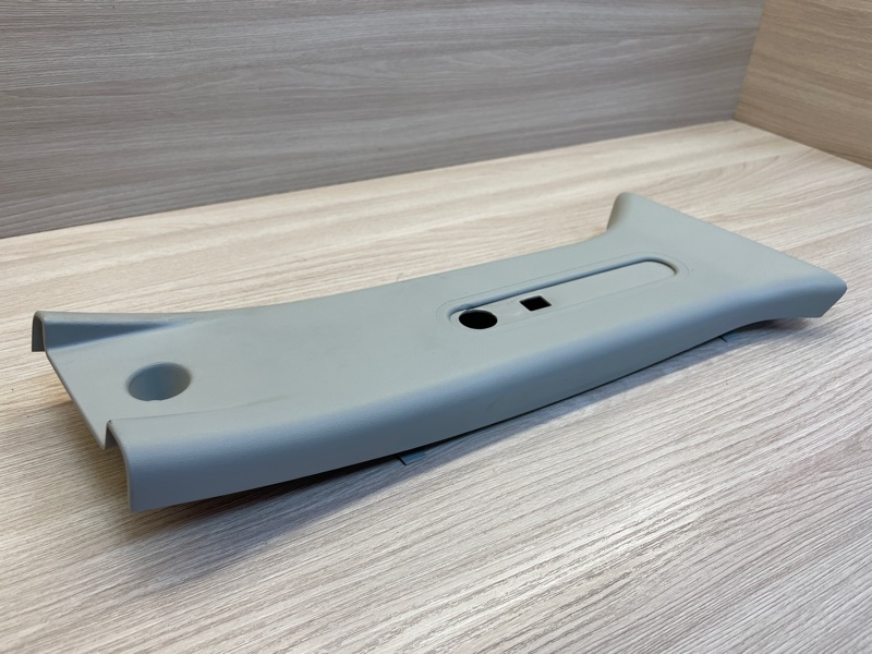 Обшивка средней стойки