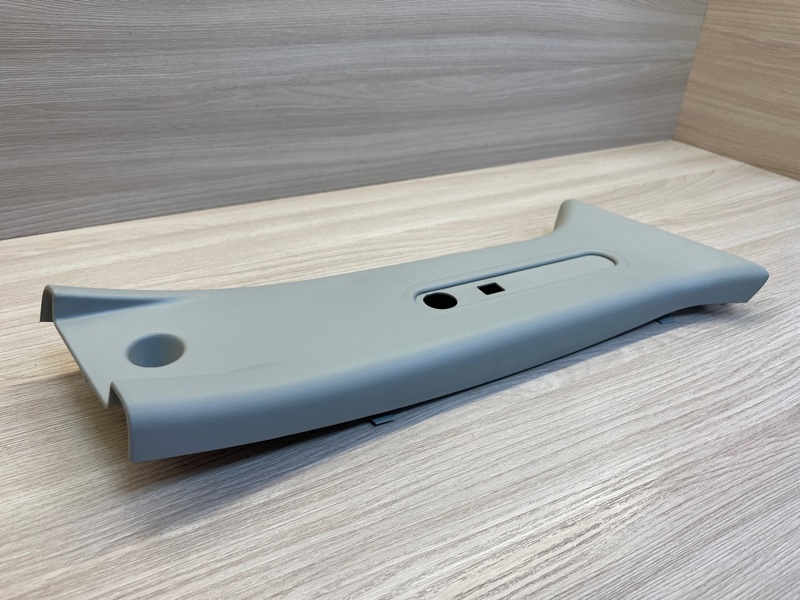 Обшивка средней стойки