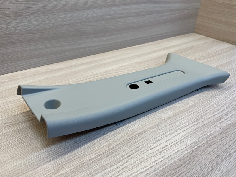 Обшивка средней стойки