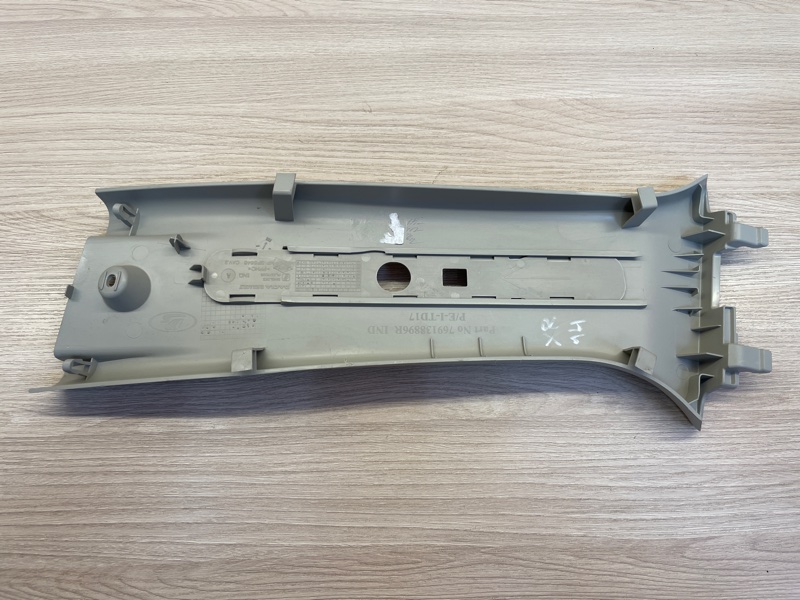 Обшивка средней стойки