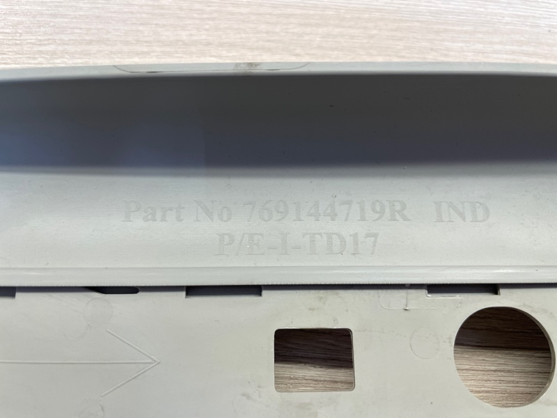 Обшивка средней стойки