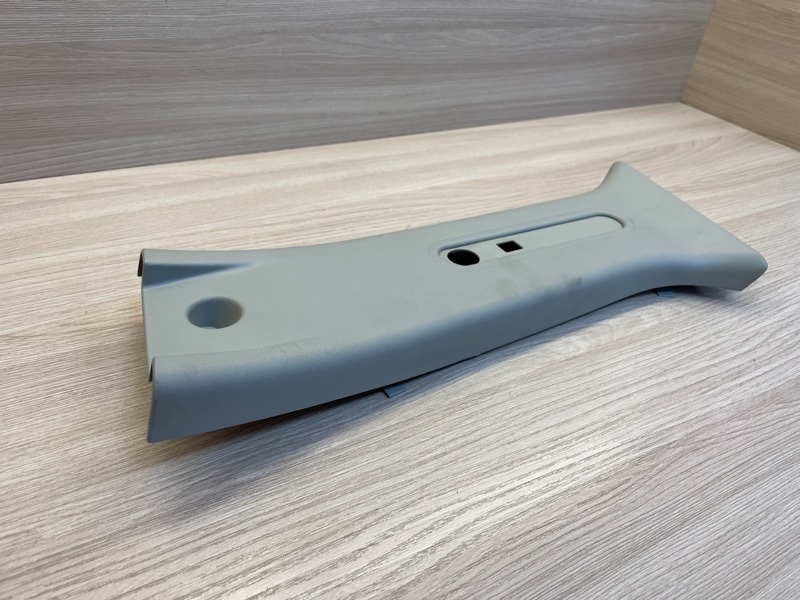 Обшивка средней стойки