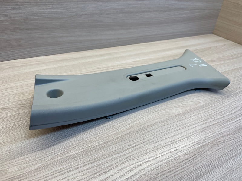 Обшивка средней стойки