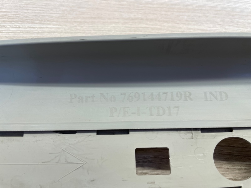 Обшивка средней стойки