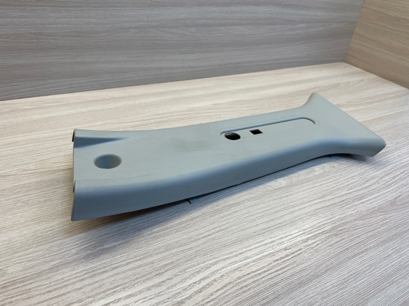 Обшивка средней стойки