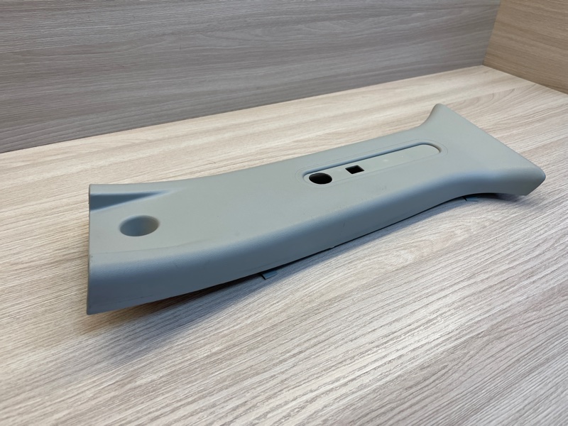 Обшивка средней стойки