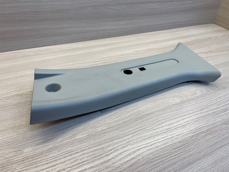 Обшивка средней стойки