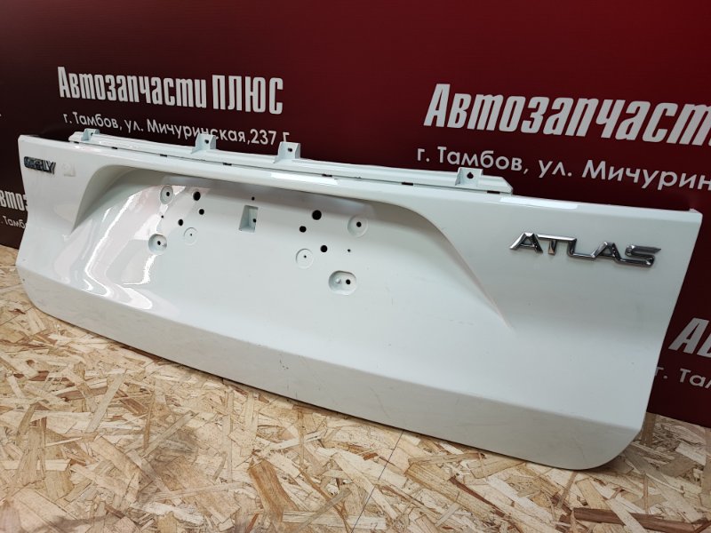 Молдинг крышки багажника