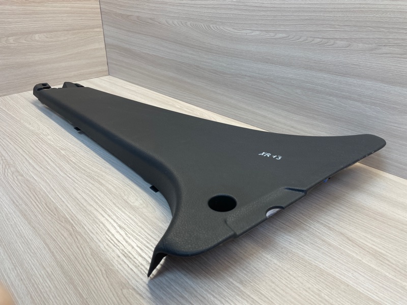 Обшивка средней стойки