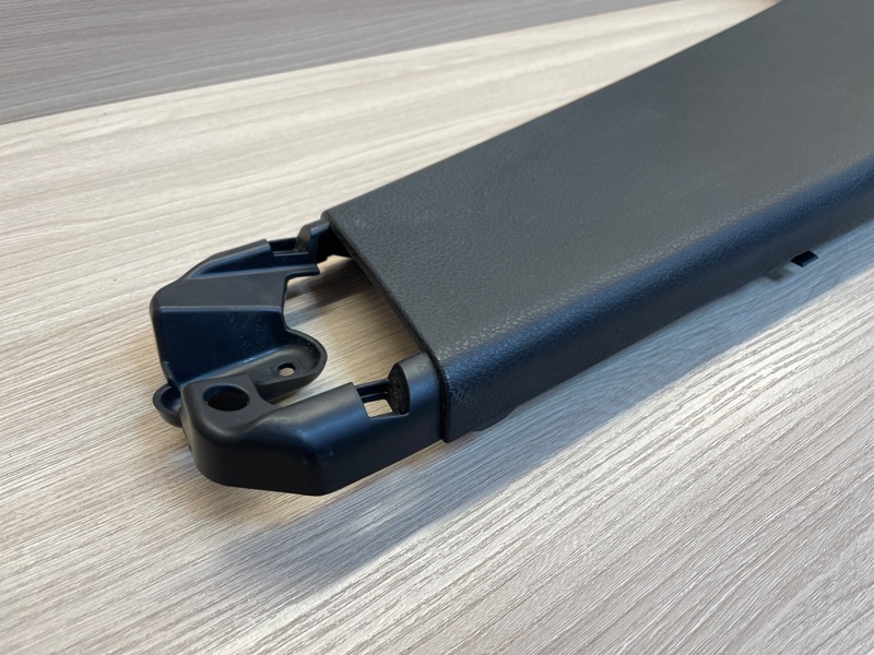 Обшивка средней стойки