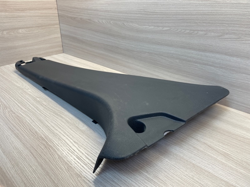 Обшивка средней стойки