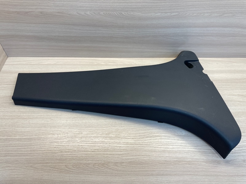 Обшивка средней стойки