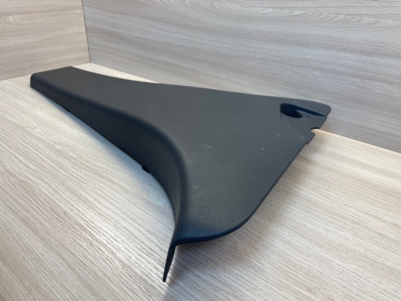 Обшивка средней стойки