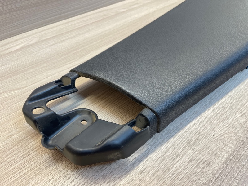 Обшивка средней стойки