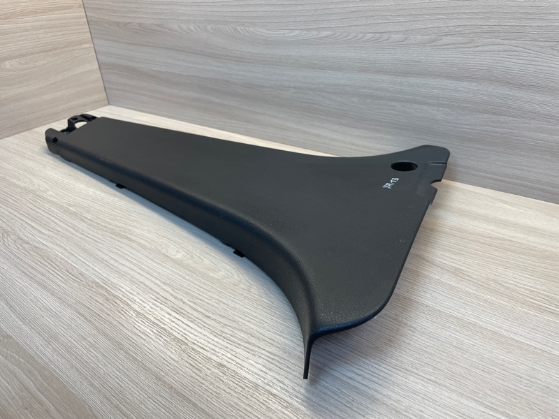 Обшивка средней стойки