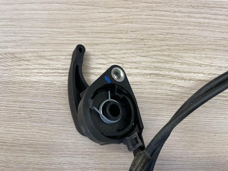 Трос замка капота