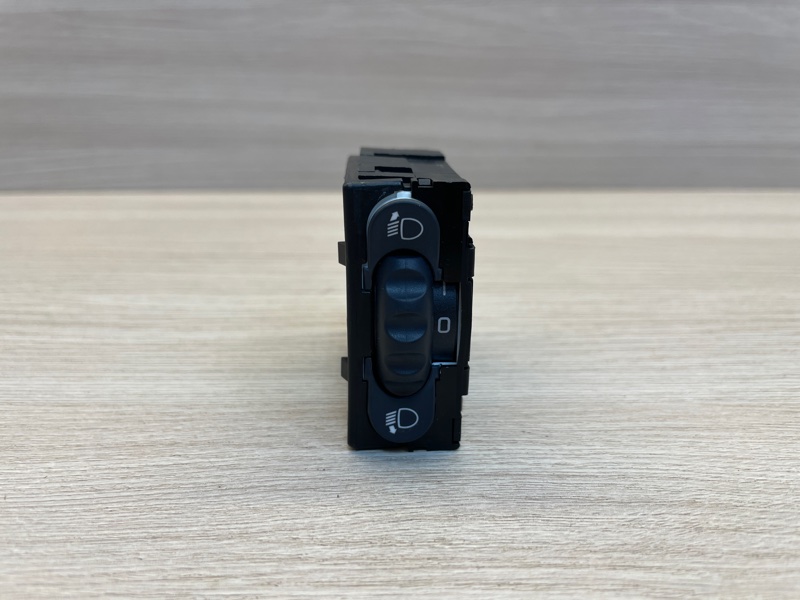 Кнопка корректора фар