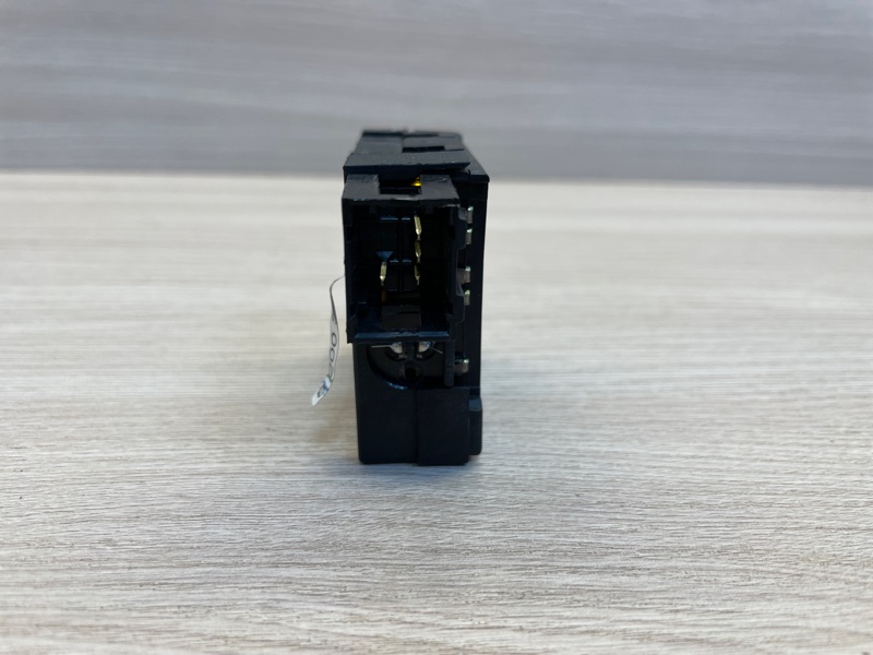 Кнопка корректора фар