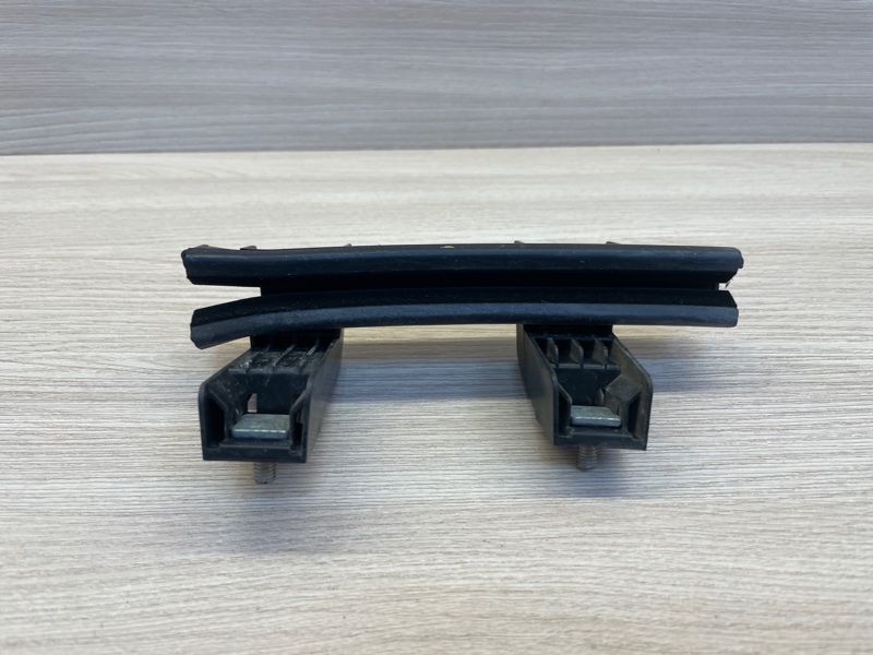 Направляющая стекла     двери