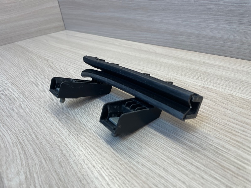 Направляющая стекла     двери