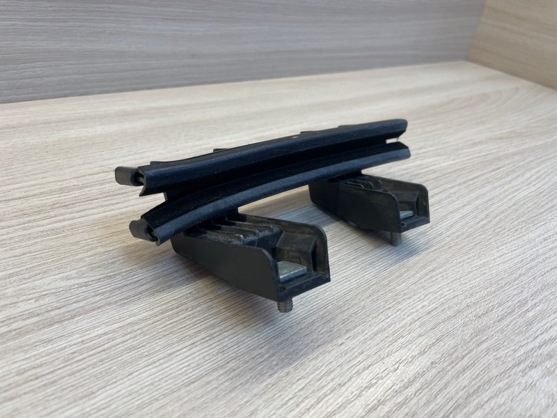 Направляющая стекла     двери