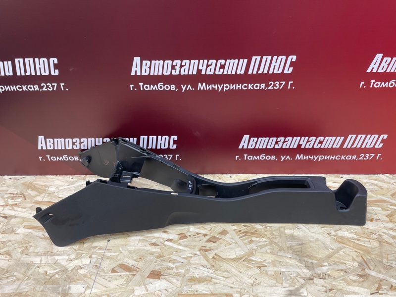 Консоль между сидений