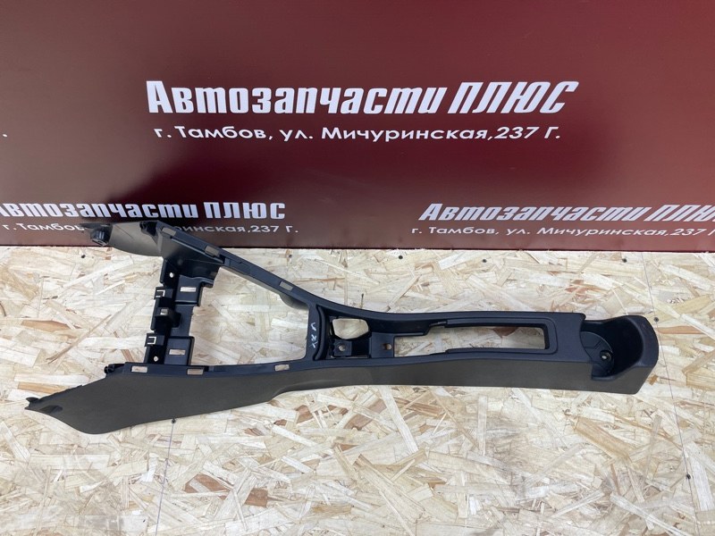 Консоль между сидений