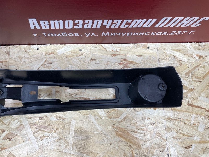 Консоль между сидений