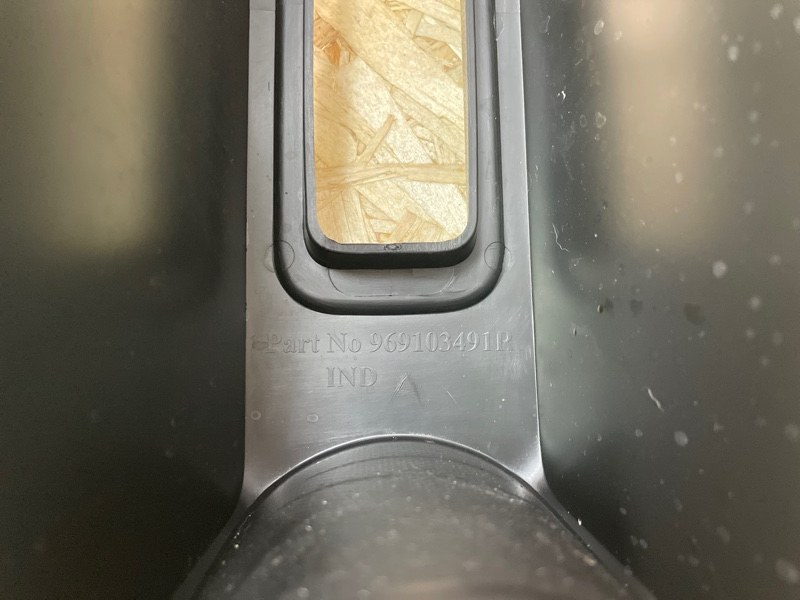 Консоль между сидений