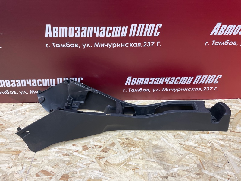 Консоль между сидений