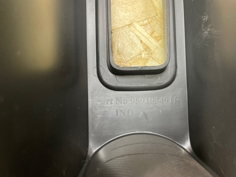 Консоль между сидений