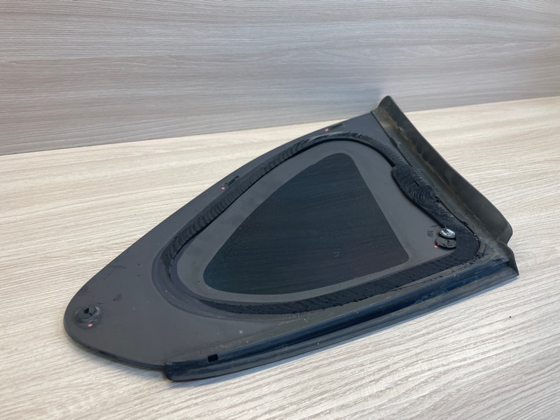 Форточка кузова