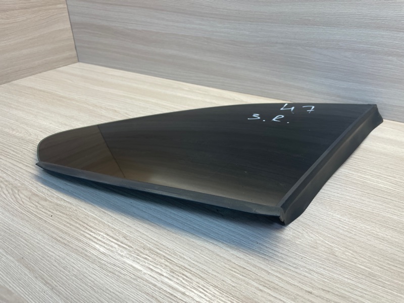 Форточка кузова