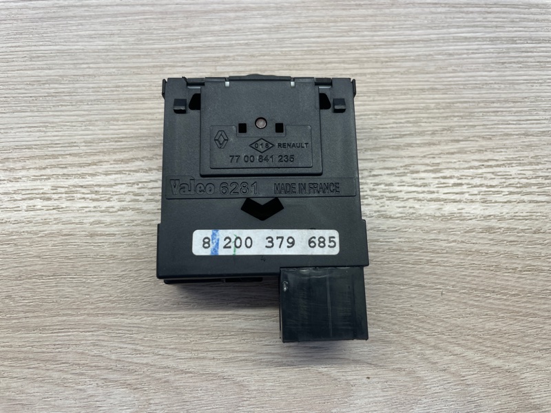 Кнопка корректора фар