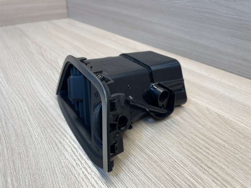 Воздушный дефлектор салона