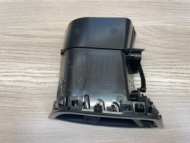 Воздушный дефлектор салона