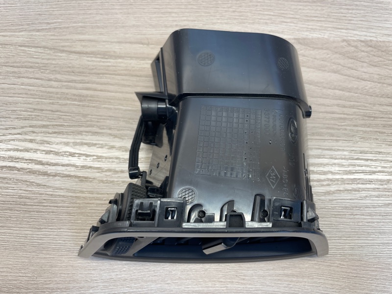 Воздушный дефлектор салона