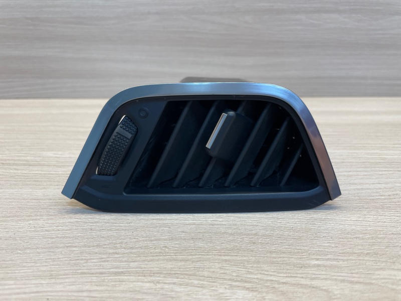 Воздушный дефлектор салона