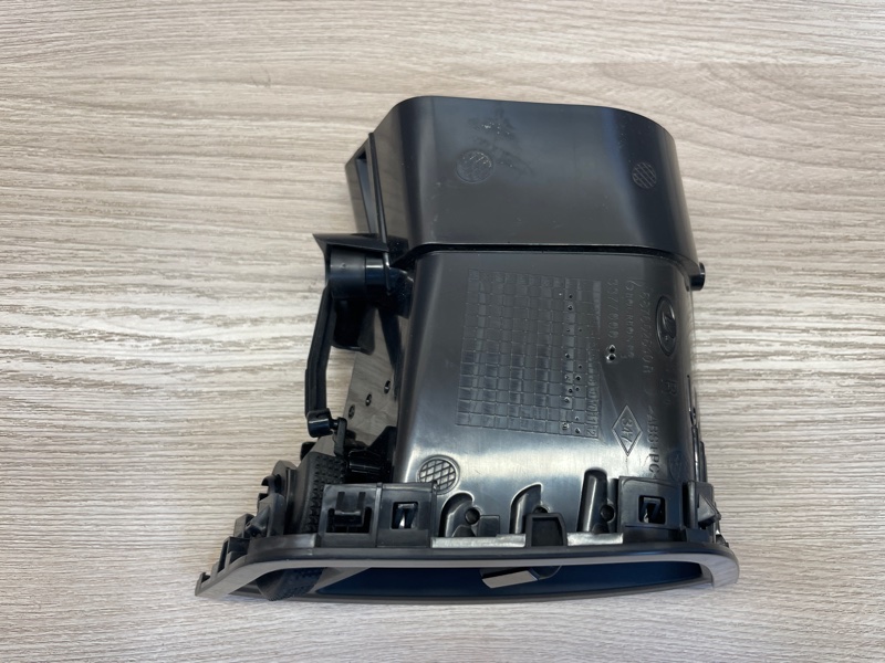 Воздушный дефлектор салона