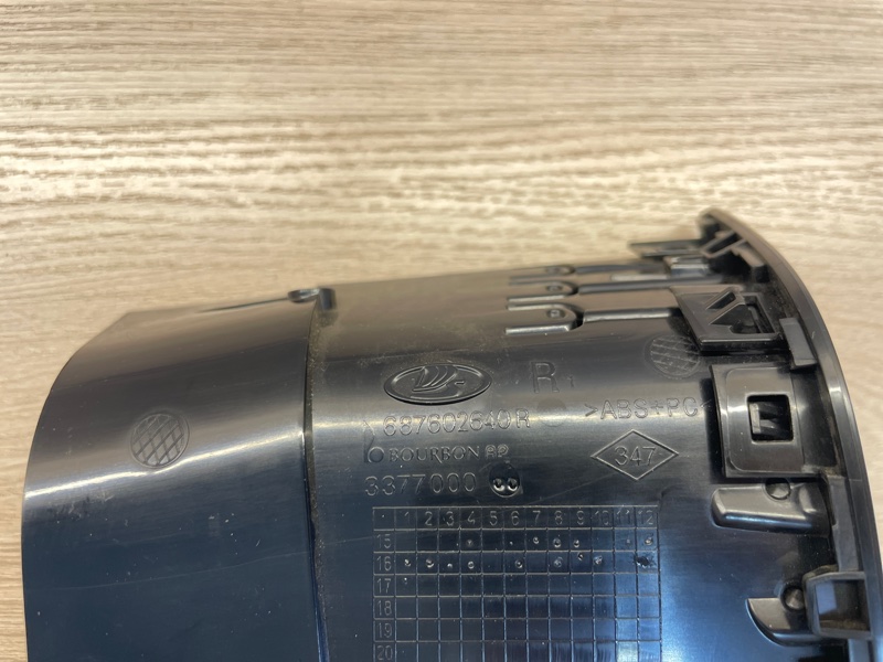 Воздушный дефлектор салона