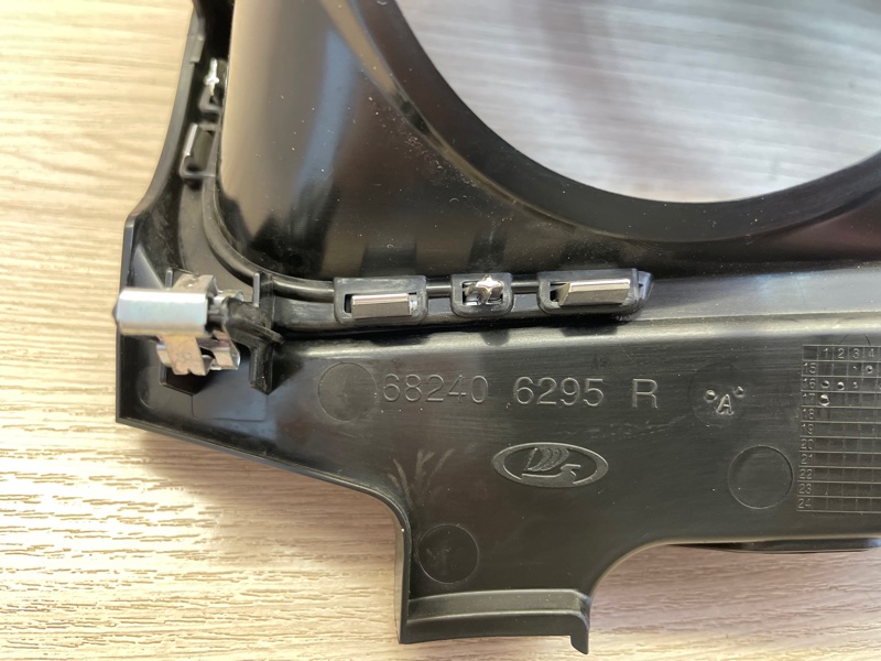 Козырек щитка приборов