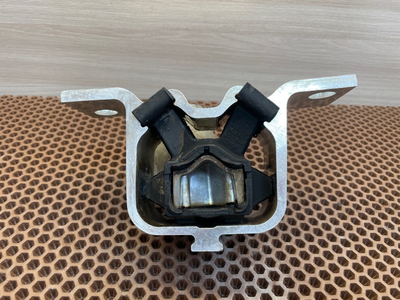 Опора двигателя